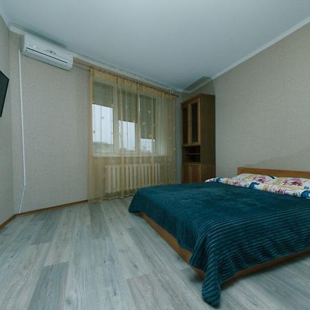Ахматовой 45 Apartment Kiev Bagian luar foto